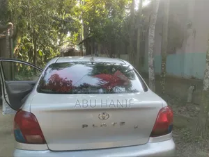 Toyota Platz 2001 Silver