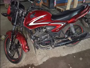 Honda CB 2017 Red