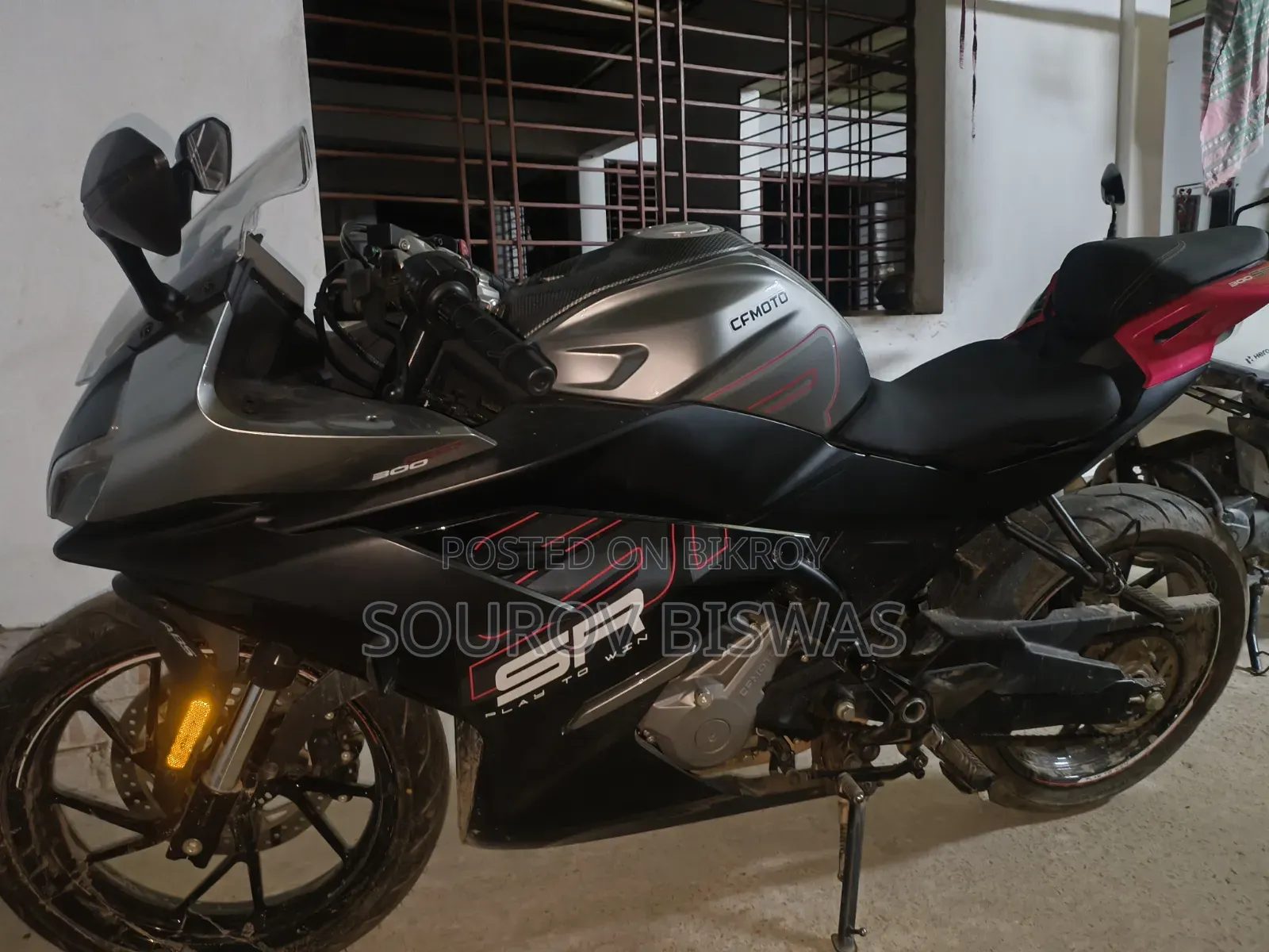 সিএফমটো ৩০০এসআর ২০২৫ ব্ল্যাক