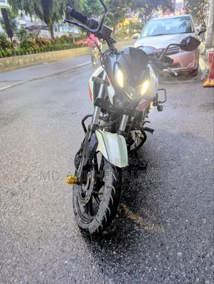 Hero Thriller 160R 2022 White