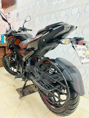 বাজাজ পালসার এন১৬০ ২০২৩ ব্ল্যাক