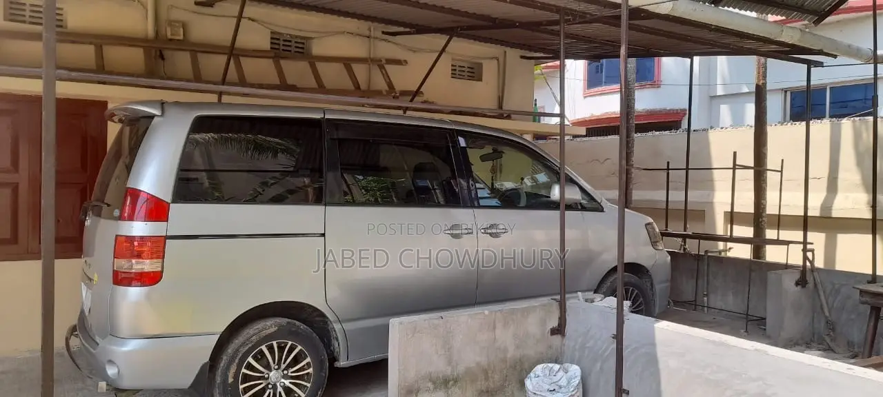 Toyota Noah 2.0 AWD (8 Seater) 2003 Silver
