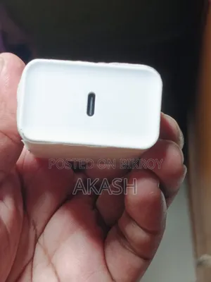 সিএমএফ ২ প্রো চার্জার এবং ক্যাবল