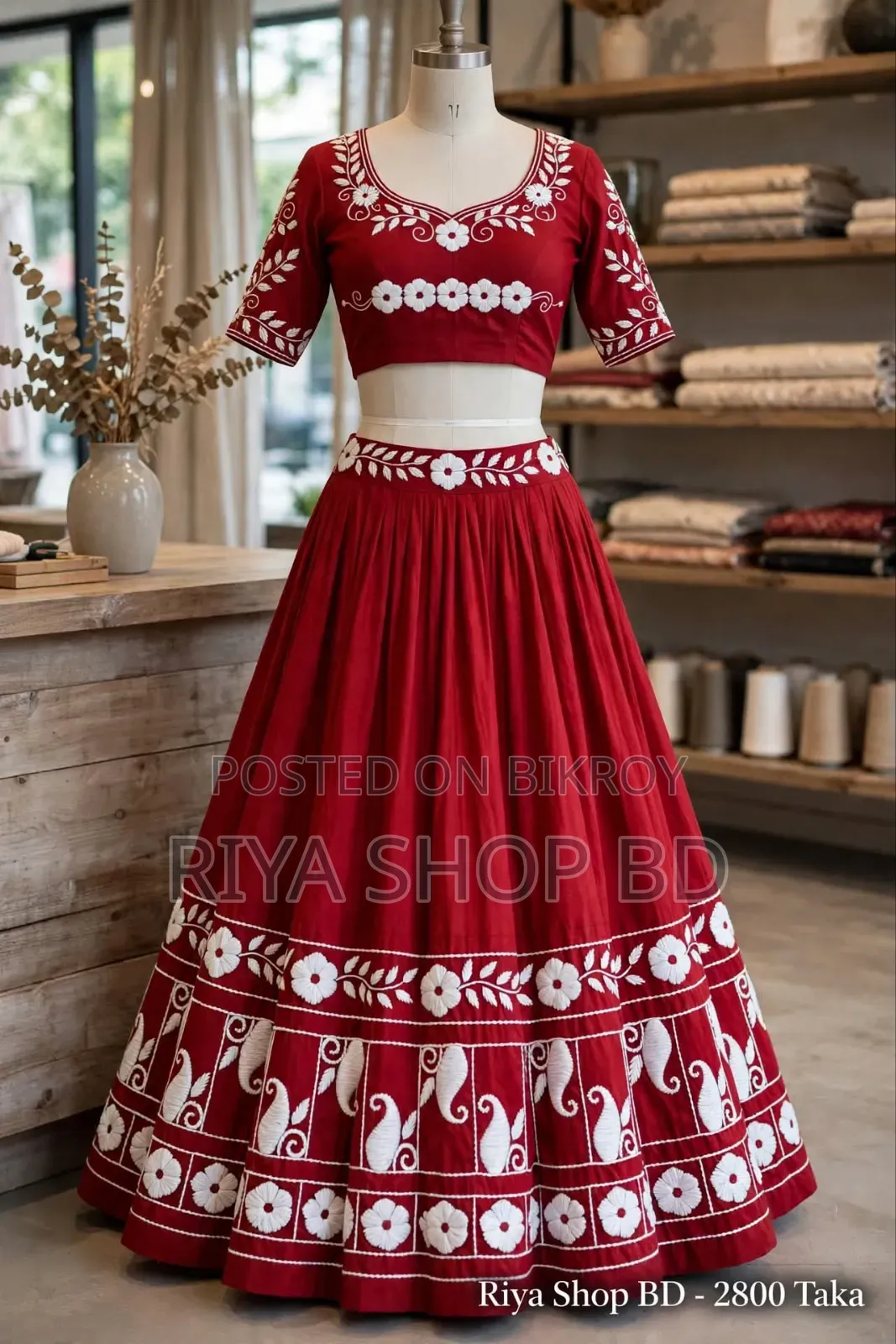 লাল সাদা হাতের কাজের সুতি লেহেঙ্গা চোলি - Riya Shop