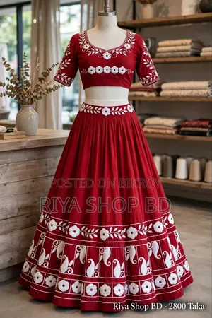 লাল সাদা হাতের কাজের সুতি লেহেঙ্গা চোলি - Riya Shop