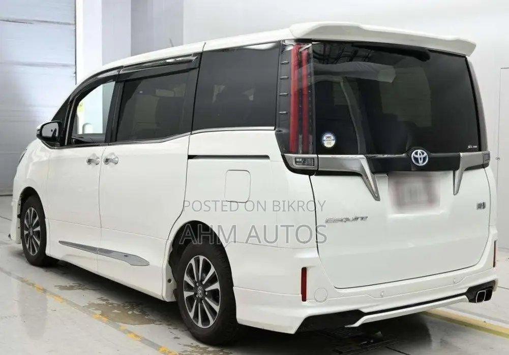 Toyota Esquire 1.8 Four Wheel Drive Hybrid (7 seater) 2021 Pearl
