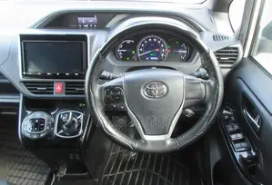Toyota Esquire 1.8 Four Wheel Drive Hybrid (7 seater) 2021 Pearl