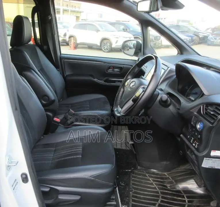Toyota Esquire 1.8 Four Wheel Drive Hybrid (7 seater) 2021 Pearl