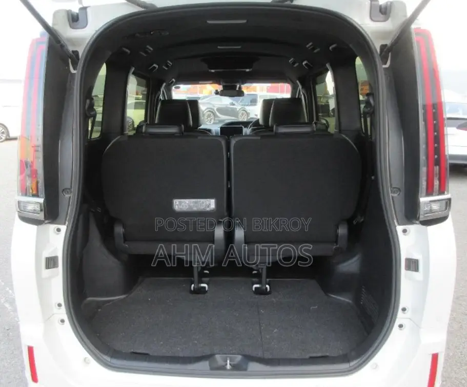Toyota Esquire 1.8 Four Wheel Drive Hybrid (7 seater) 2021 Pearl