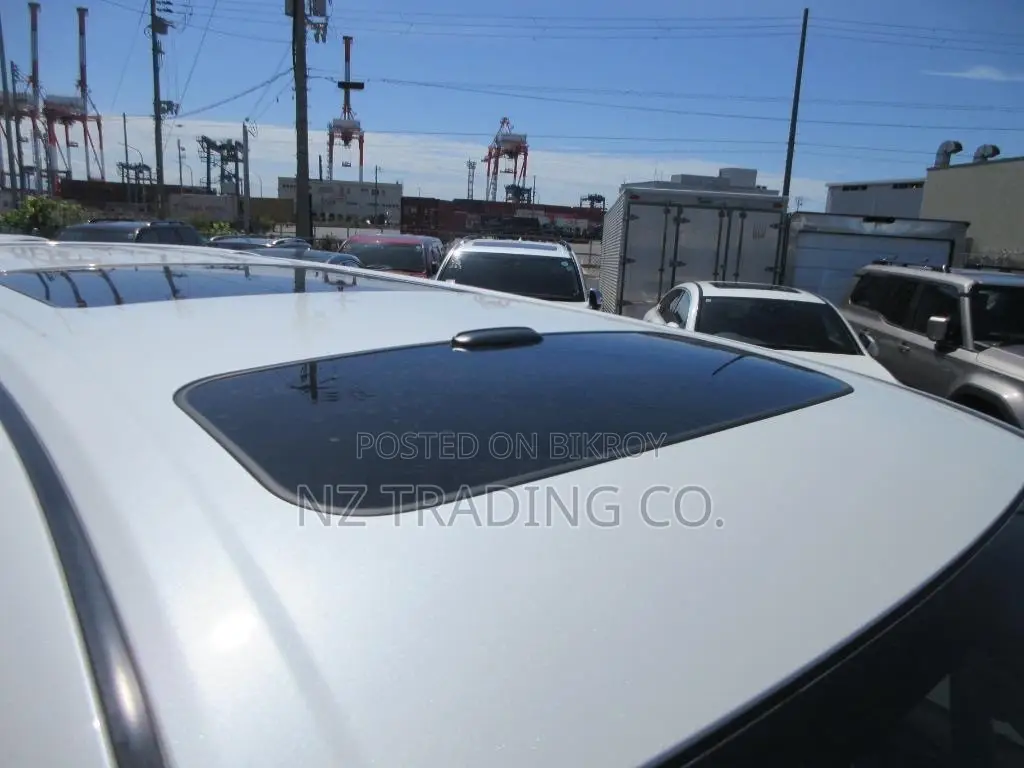 Toyota Esquire 2021 Pearl