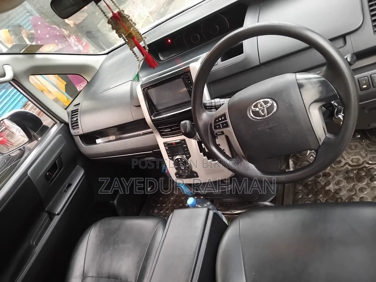 Toyota Noah 2.0 143hp AWD (8 Seater) 2012 Silver