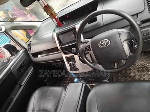 Toyota Noah 2.0 143hp AWD (8 Seater) 2012 Silver