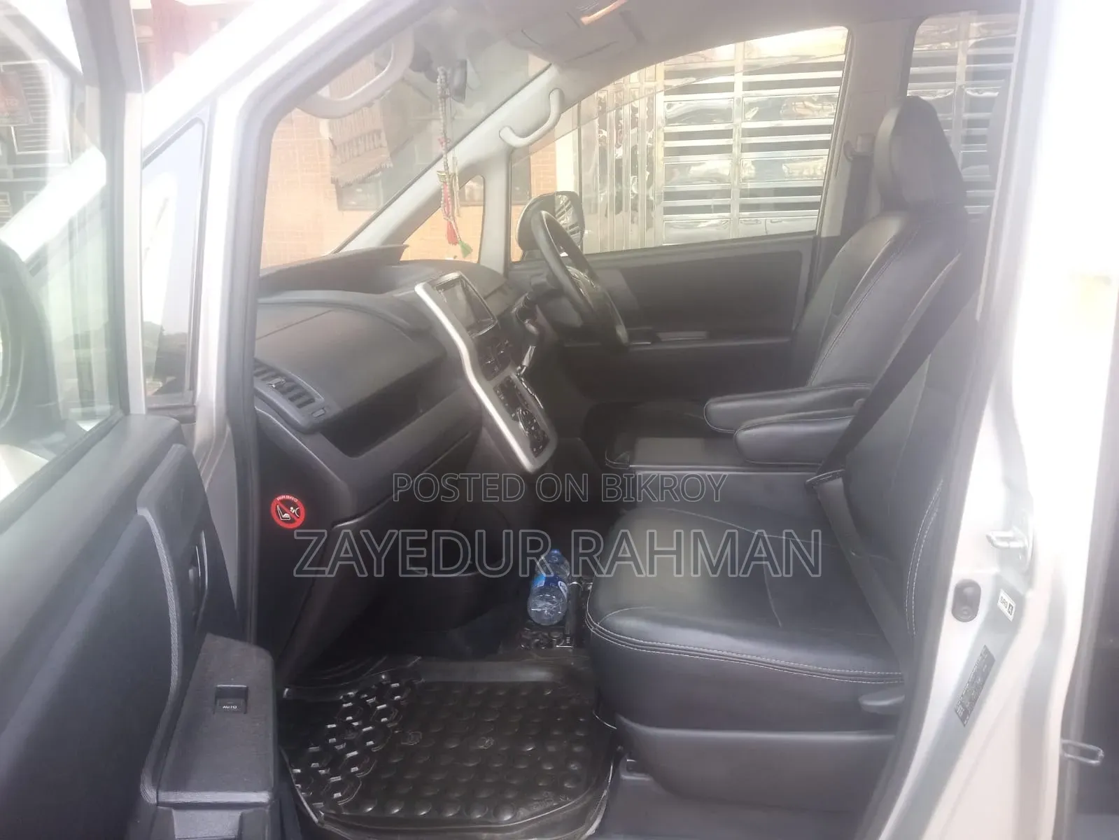 Toyota Noah 2.0 143hp AWD (8 Seater) 2012 Silver