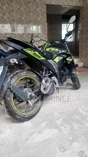 সুজুকি জিক্সার ২০২৫ ব্ল্যাক