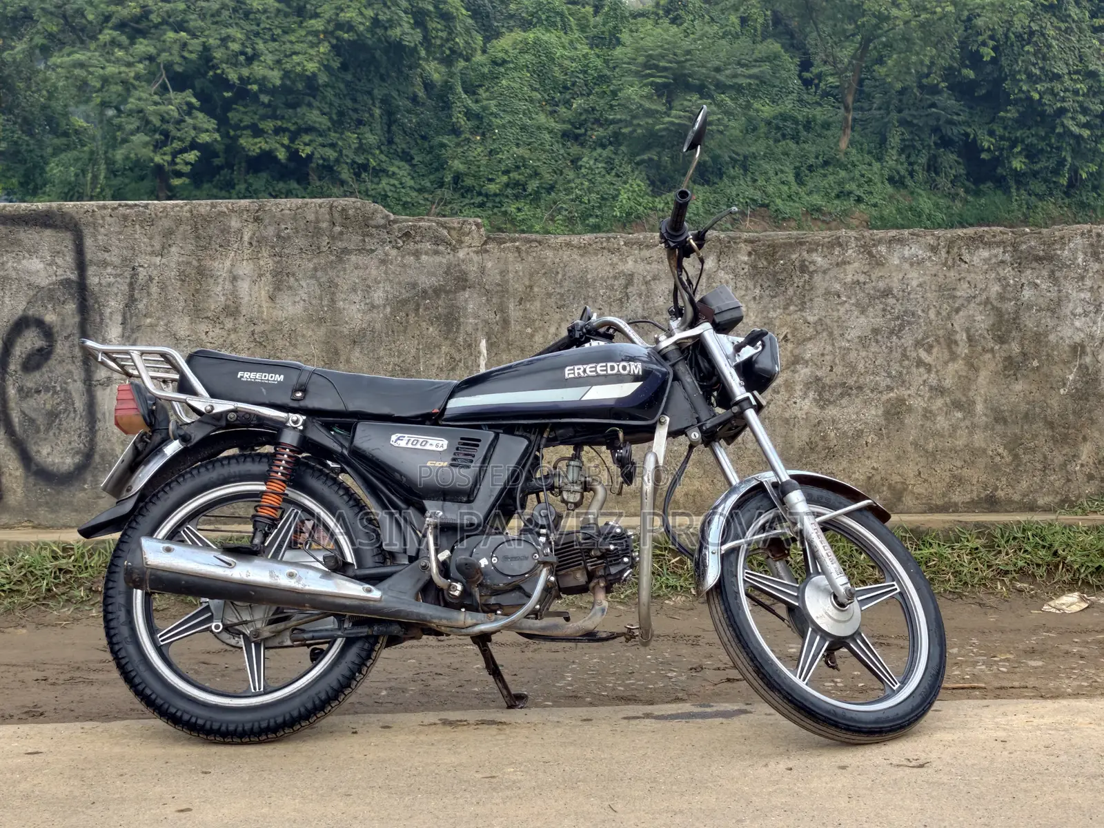 বাজাজ ২০১৮ ব্ল্যাক