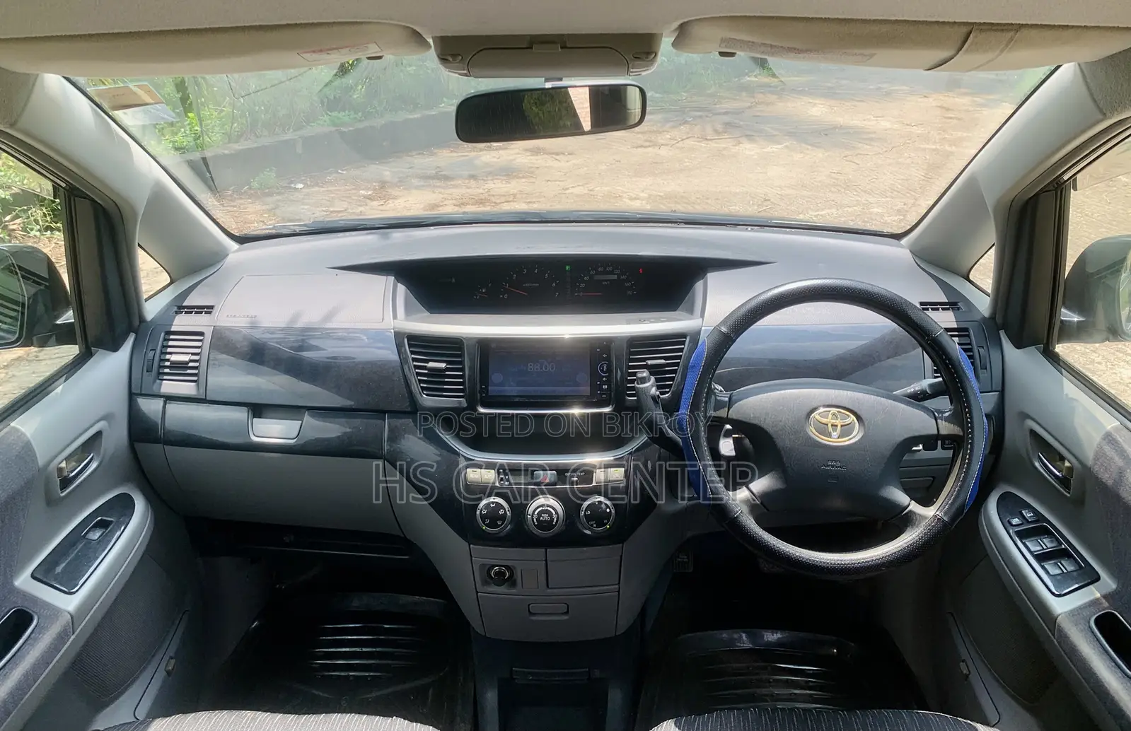 Toyota Noah 2.0 Front-Wheel Drive (8 Seater) 2004 Black
