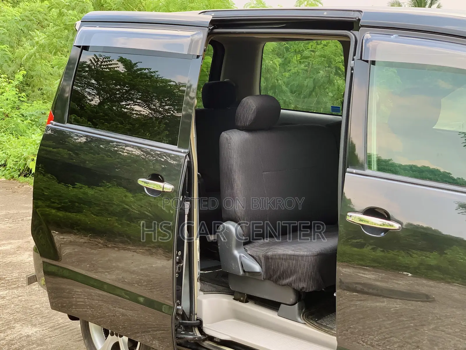 Toyota Noah 2.0 Front-Wheel Drive (8 Seater) 2004 Black