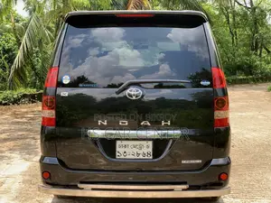 Toyota Noah 2.0 Front-Wheel Drive (8 Seater) 2004 Black