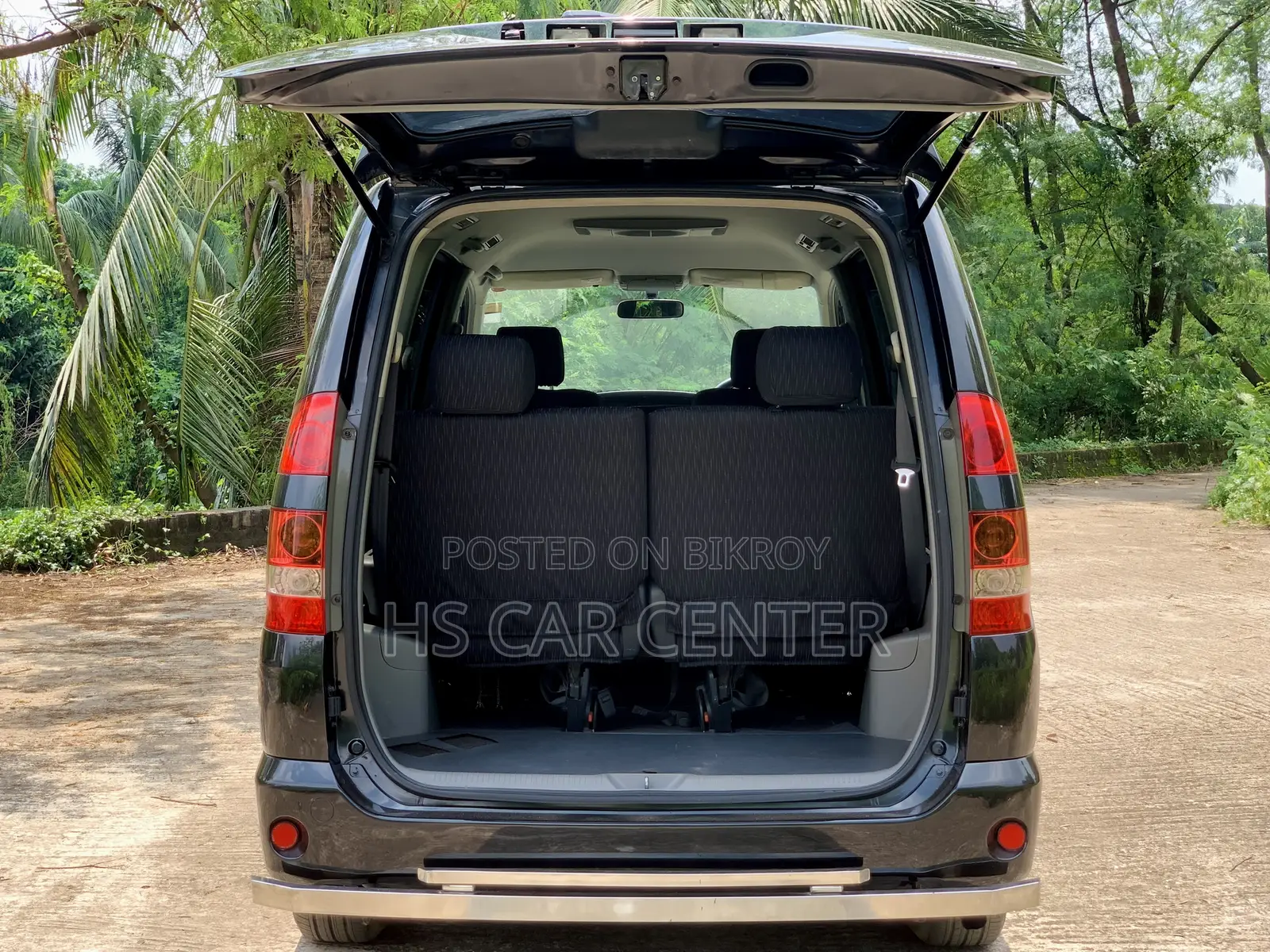 Toyota Noah 2.0 Front-Wheel Drive (8 Seater) 2004 Black