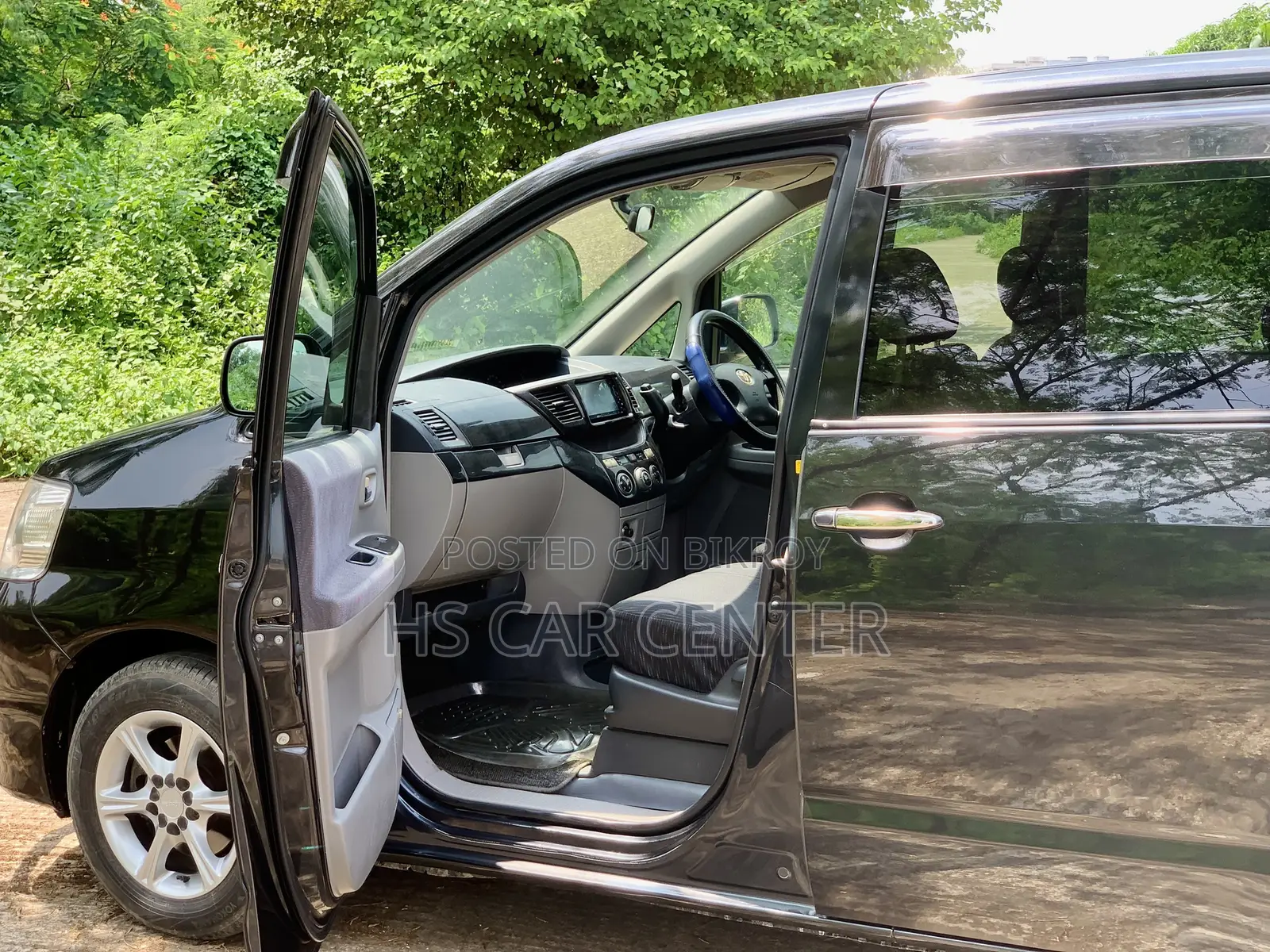 Toyota Noah 2.0 Front-Wheel Drive (8 Seater) 2004 Black