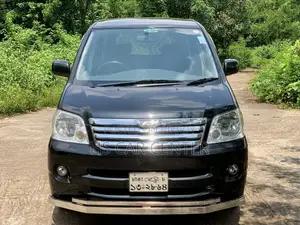 Toyota Noah 2.0 Front-Wheel Drive (8 Seater) 2004 Black