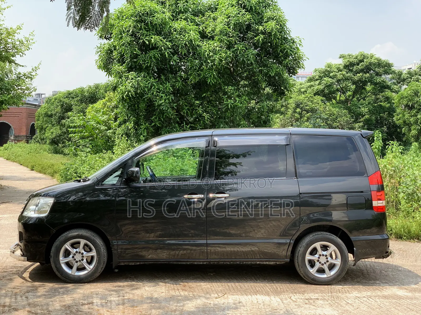 Toyota Noah 2.0 Front-Wheel Drive (8 Seater) 2004 Black