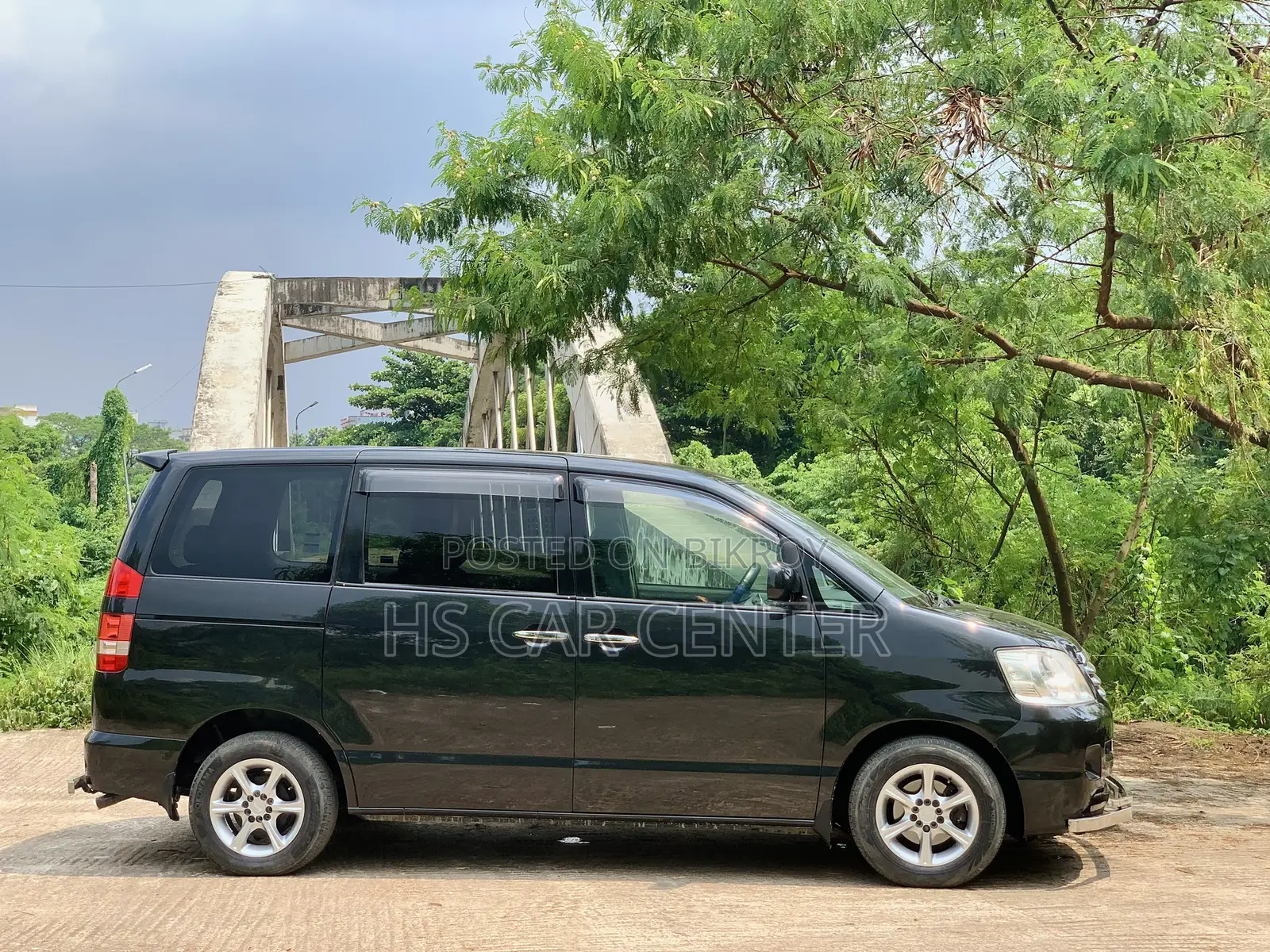 Toyota Noah 2.0 Front-Wheel Drive (8 Seater) 2004 Black