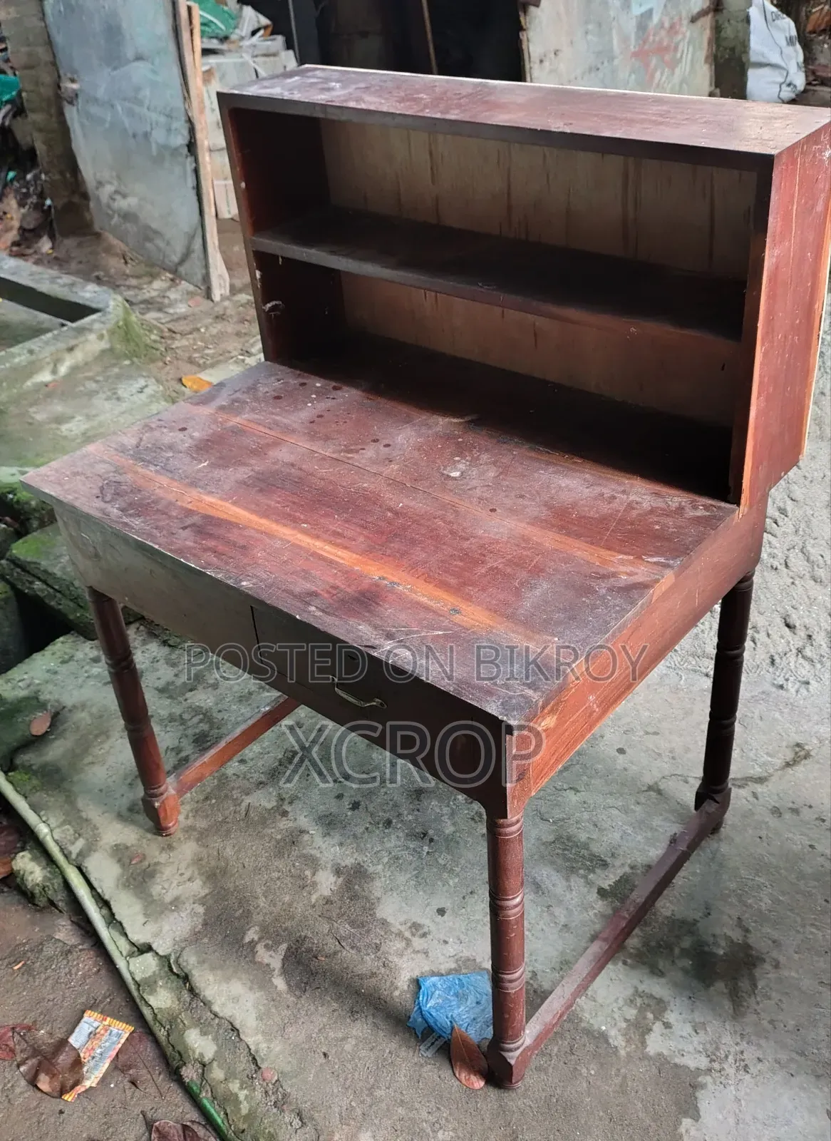 পড়ার টেবিল (Reading Table)