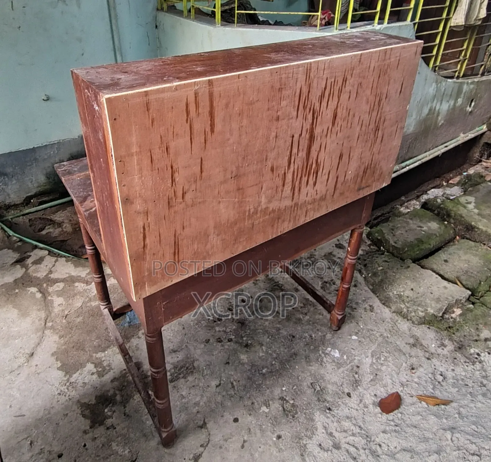 পড়ার টেবিল (Reading Table)