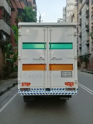 ডেলিভারি ভ্যান ডাইনা