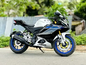 ইয়ামাহা আর১৫এম ২০২৩ সিলভার