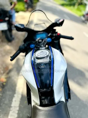 ইয়ামাহা আর১৫এম ২০২৩ সিলভার