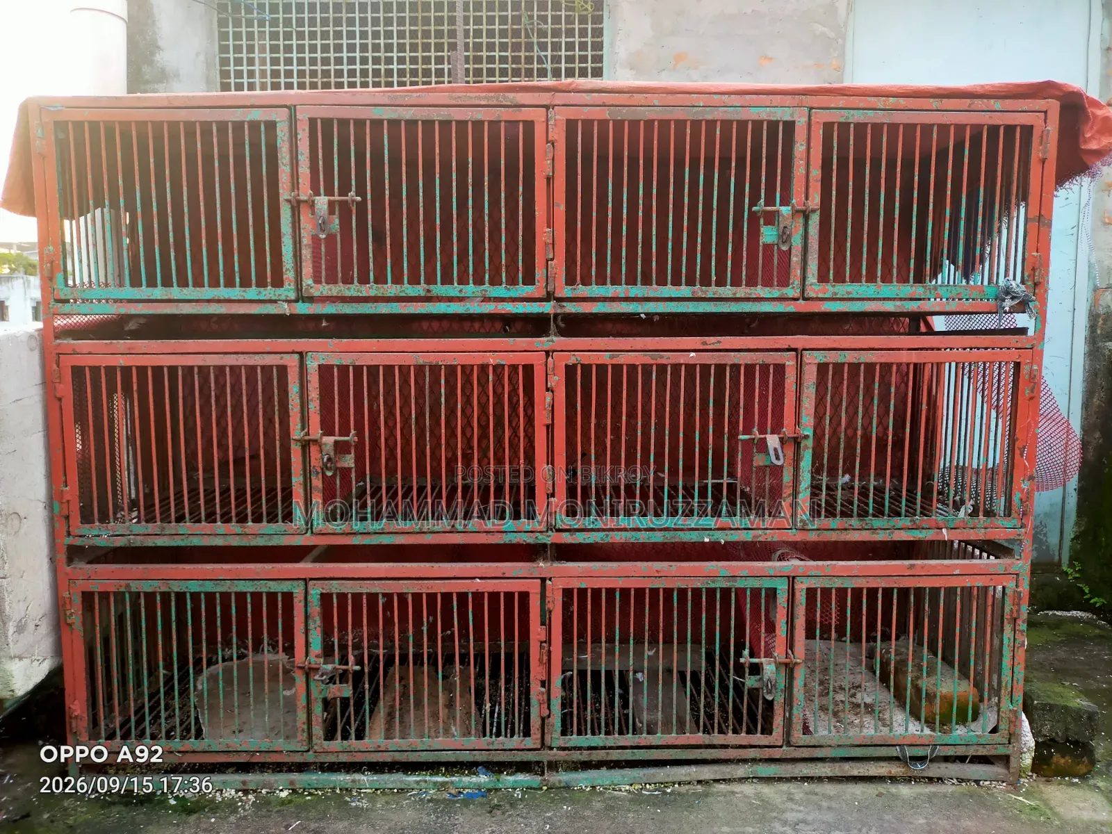 লোহার তৈরি মজবুত কবুতর এর উপযুক্ত খাঁচা