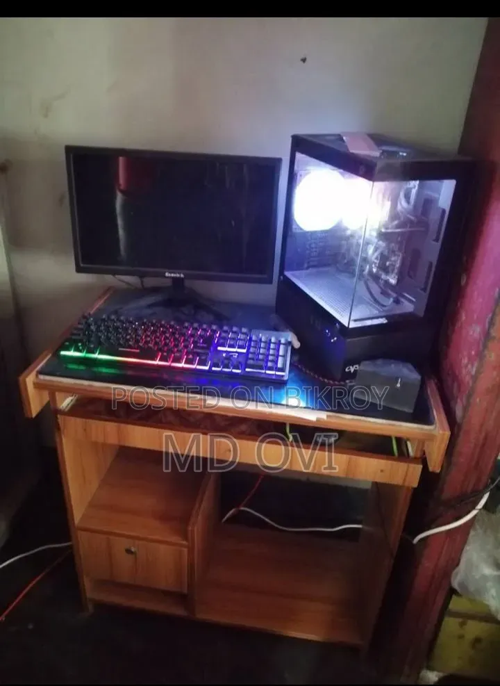 Gigabyte GA-H110MSTX-HD3-ZK 8GB Intel Core i3 HDD+SSD 1TB