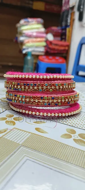 হ্যান্ডমেইড রেশমি চুড়ি