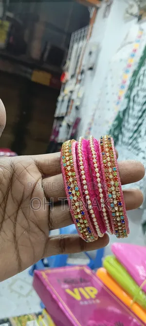 হ্যান্ডমেইড রেশমি চুড়ি