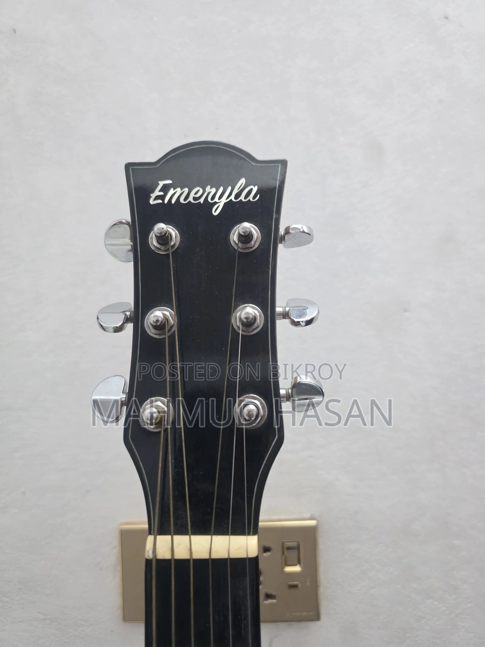 Guitar Emeryla L720A