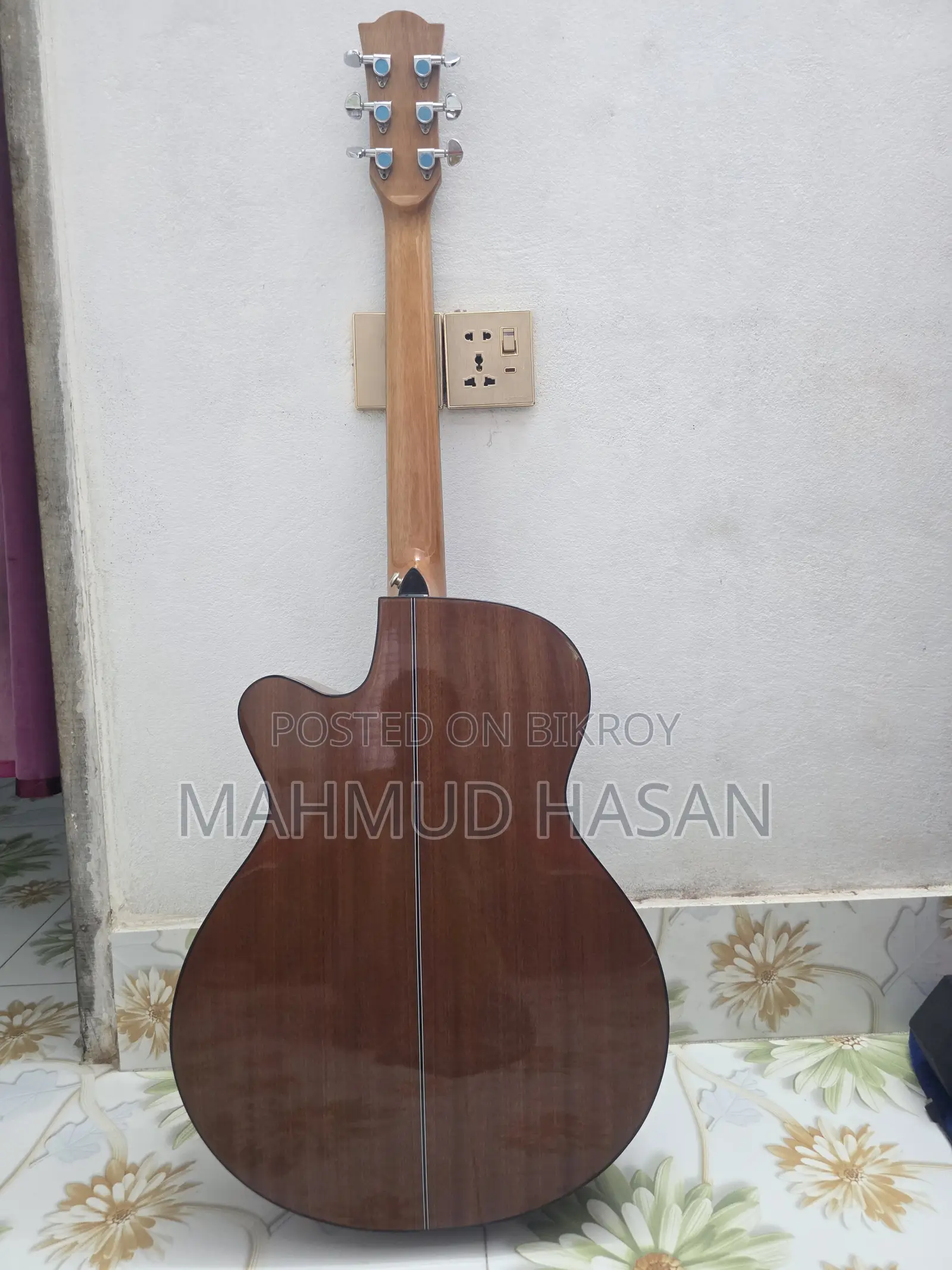 Guitar Emeryla L720A