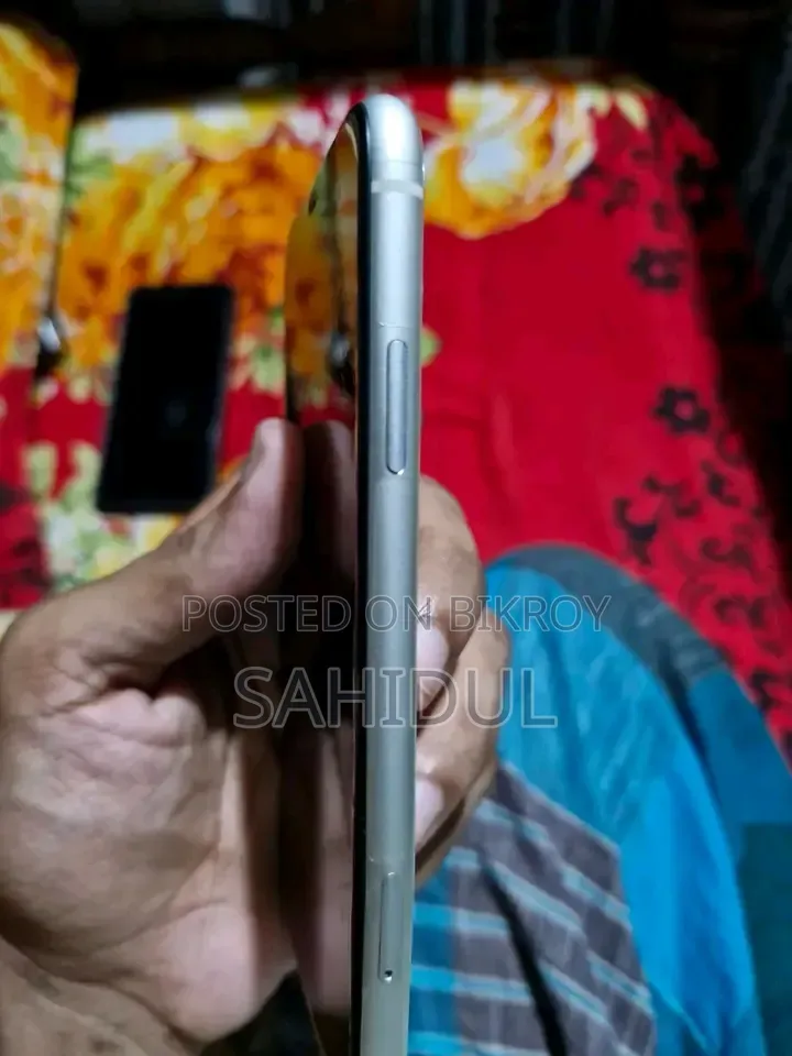 অ্যাপল আইফোন ১১ ৬৪ জিবি হোয়াইট
