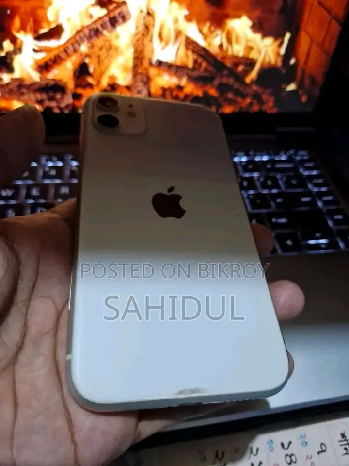 অ্যাপল আইফোন ১১ ৬৪ জিবি হোয়াইট