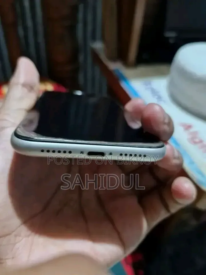 অ্যাপল আইফোন ১১ ৬৪ জিবি হোয়াইট