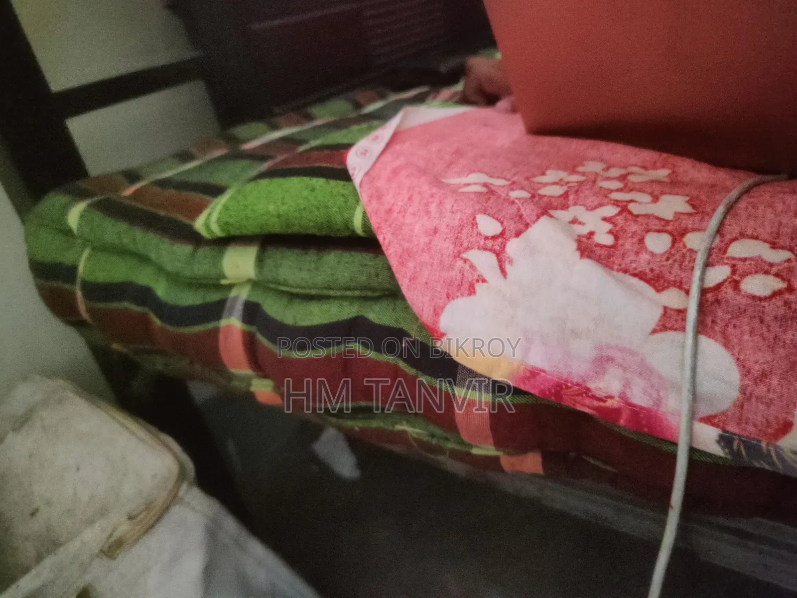 স্টিলের খাট জাজিমসহ বিক্রয় হবে