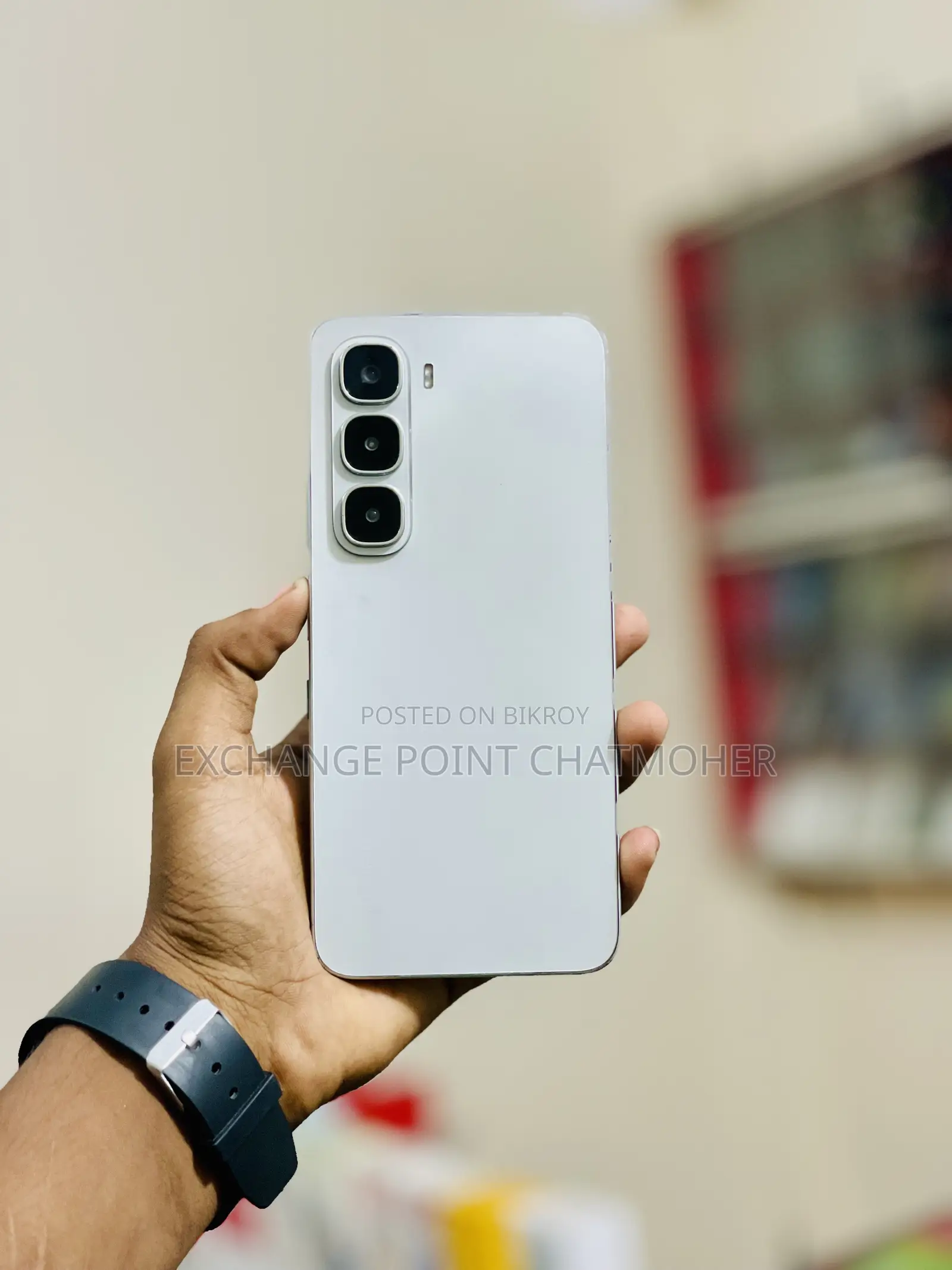 Infinix Hot 60i ২৫৬ জিবি সাদা