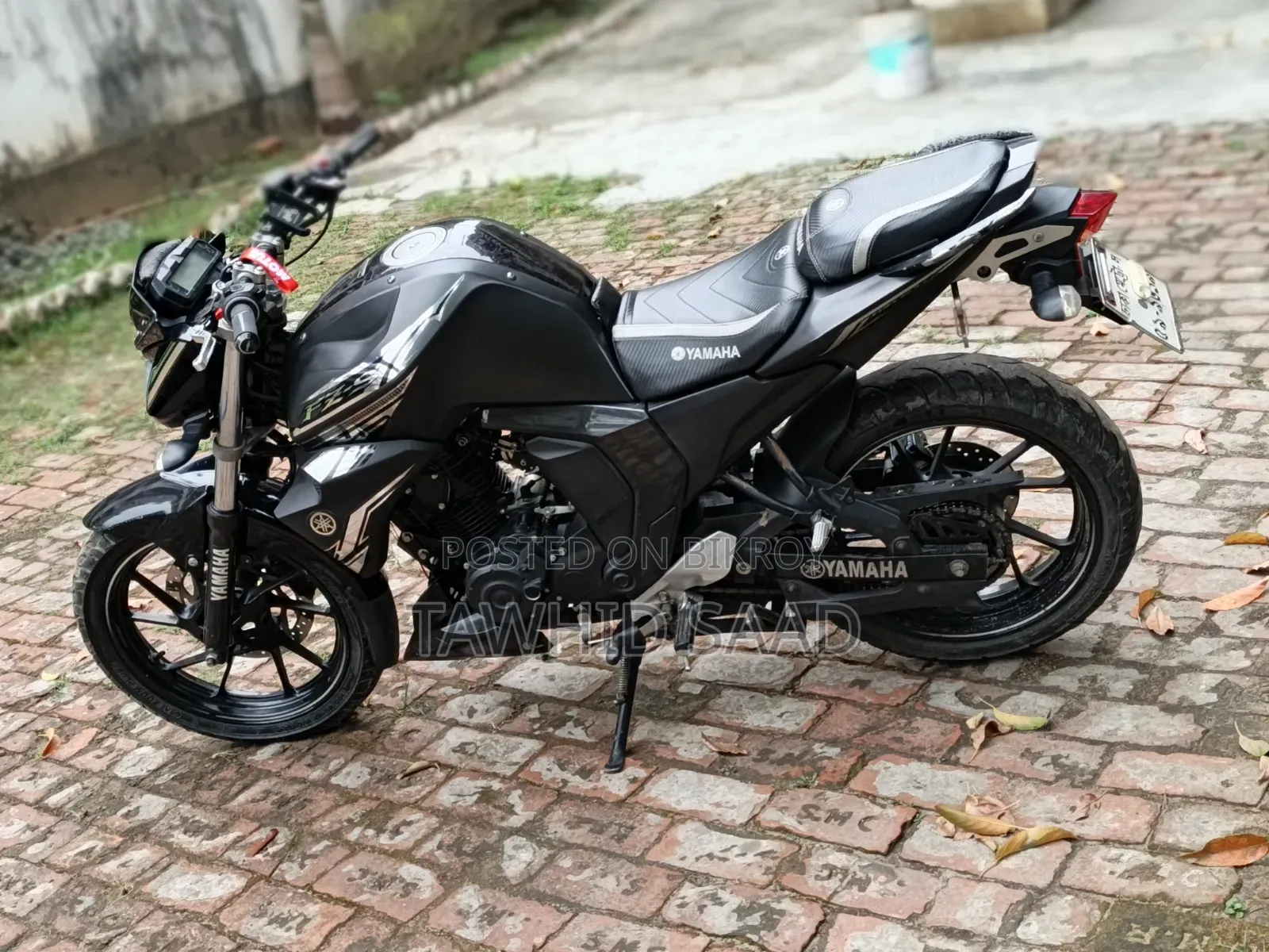 ইয়ামাহা এফজেডএস ভি২ ২০২২ কালো