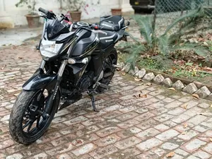 ইয়ামাহা এফজেডএস ভি২ ২০২২ কালো