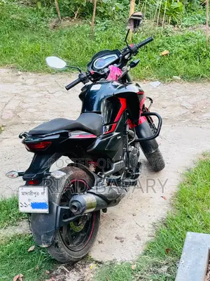 Hero Hunk 2024 Black