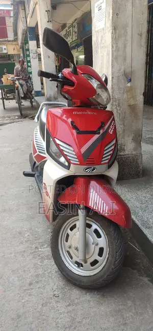 মহিন্দ্রা গুস্টো ২০১৯ লাল