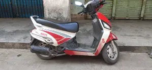 মহিন্দ্রা গুস্টো ২০১৯ লাল