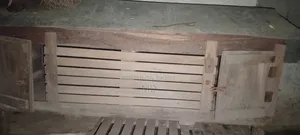 ৫ ফিট লম্বা দুইটা খাচ্চা পাশে আড়াইফি