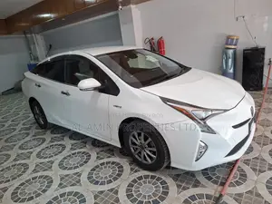 Toyota Prius 2018 White